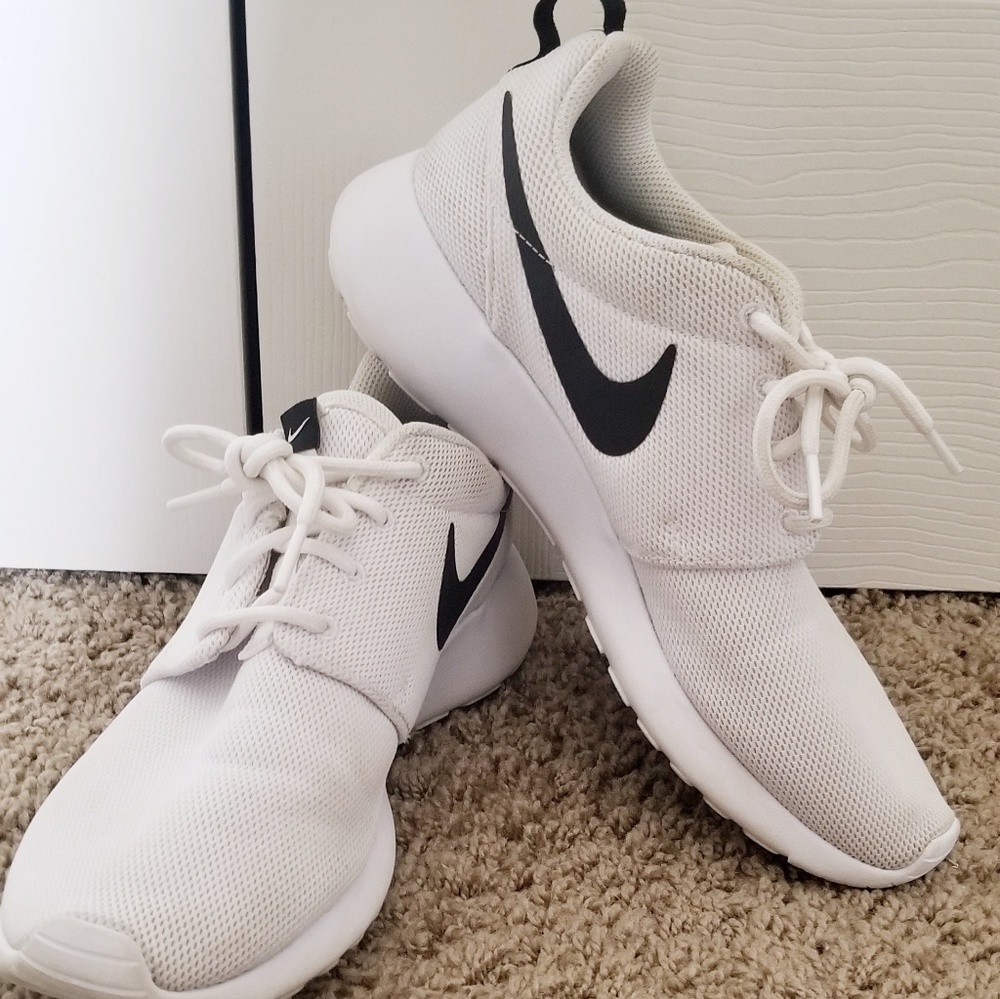 Nike Roshe One Sneakers